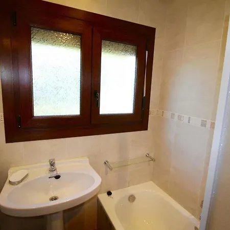 Casa Amplia Con Piscina Privada Y Aire Acondicionado - Es-258-71